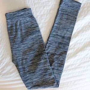 Tilly's Grey and Black Ribbed Leggings